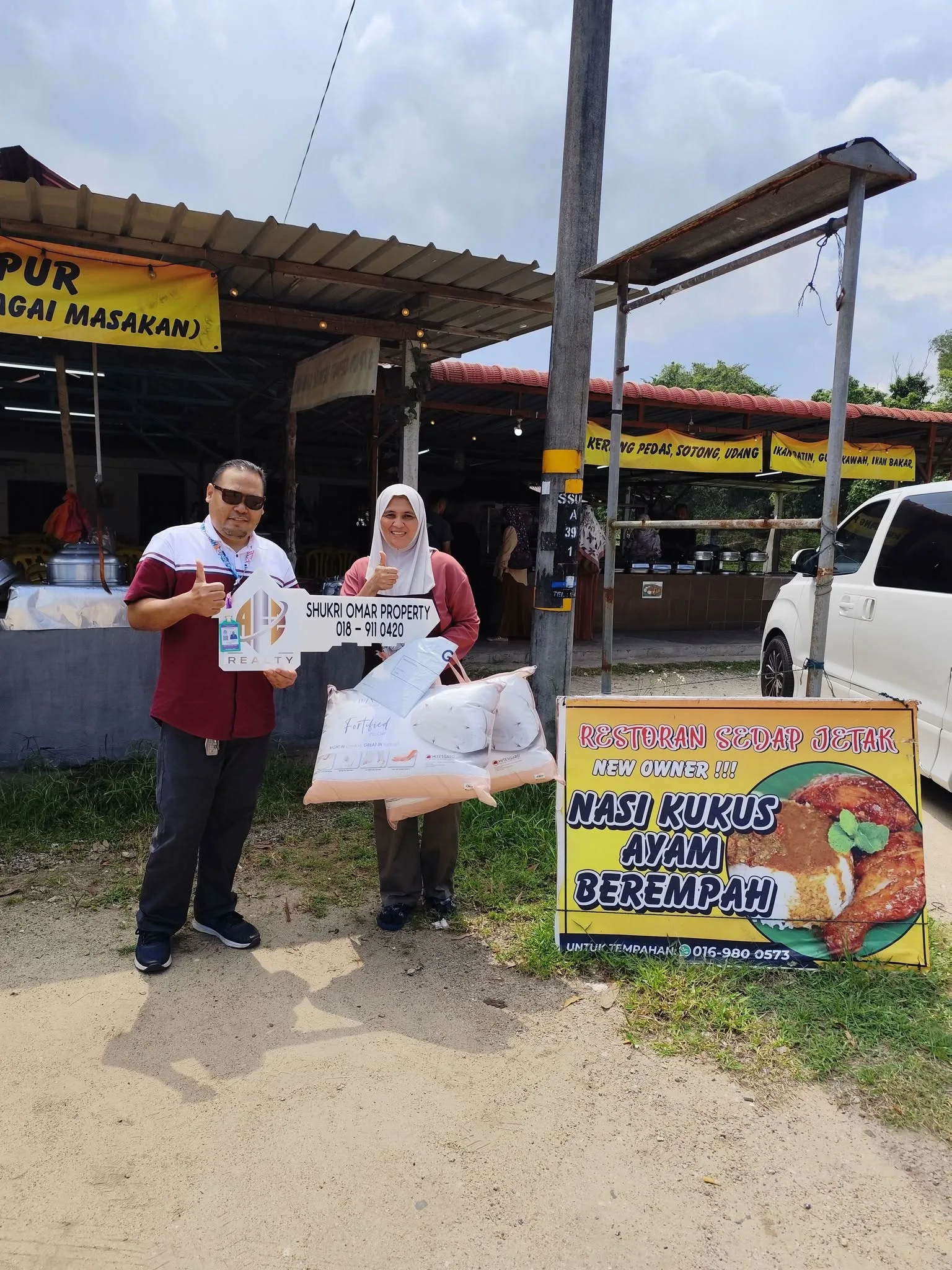 Shukri Properties bersama pelanggan 4