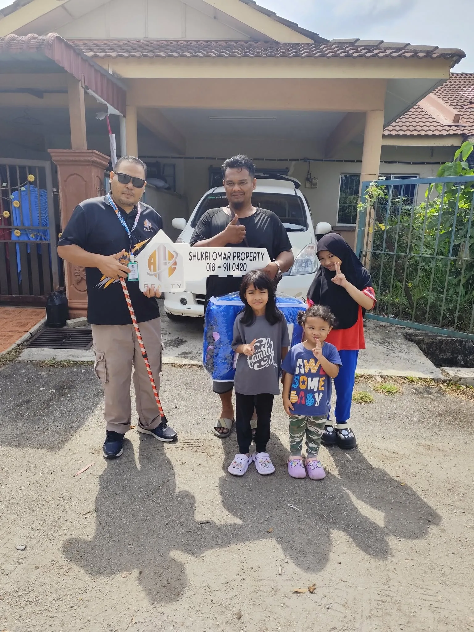 Shukri Properties bersama pelanggan 8