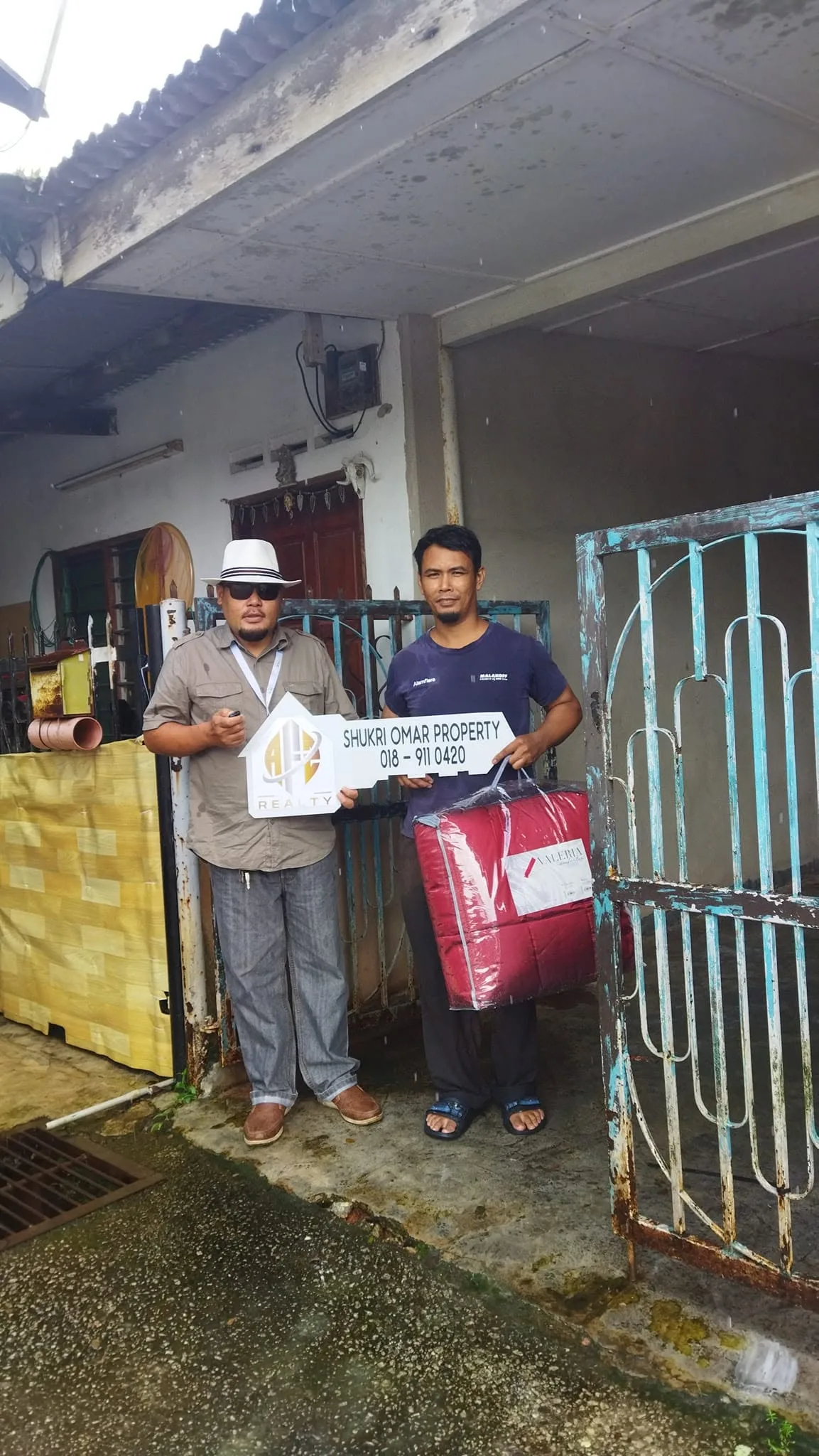Shukri Properties bersama pelanggan 10